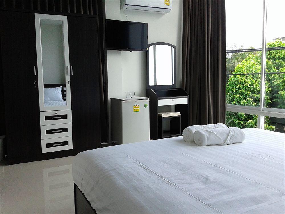 But Different Phuket Boutique Hotel Nai Harn 외부 사진