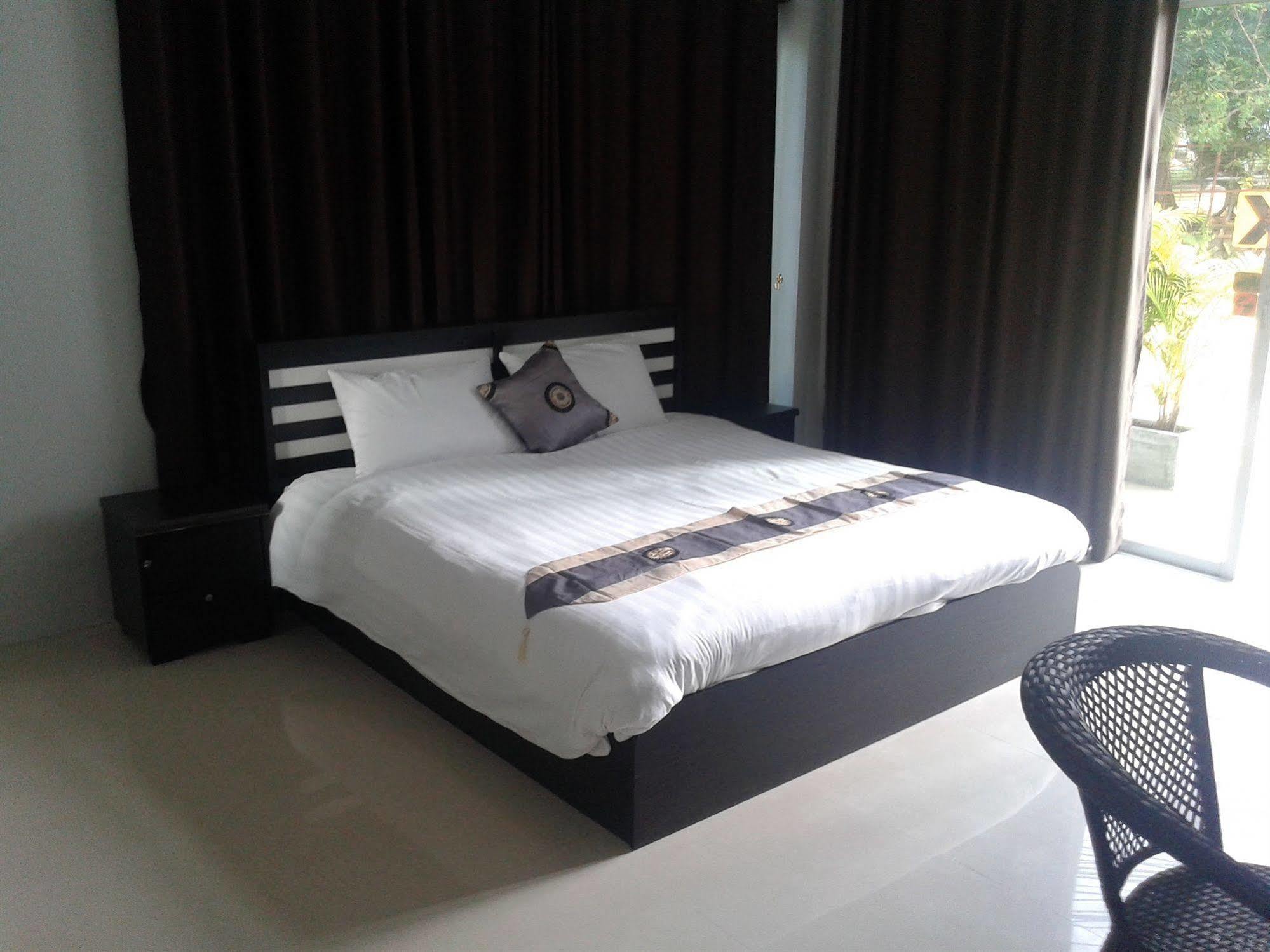 But Different Phuket Boutique Hotel Nai Harn 외부 사진