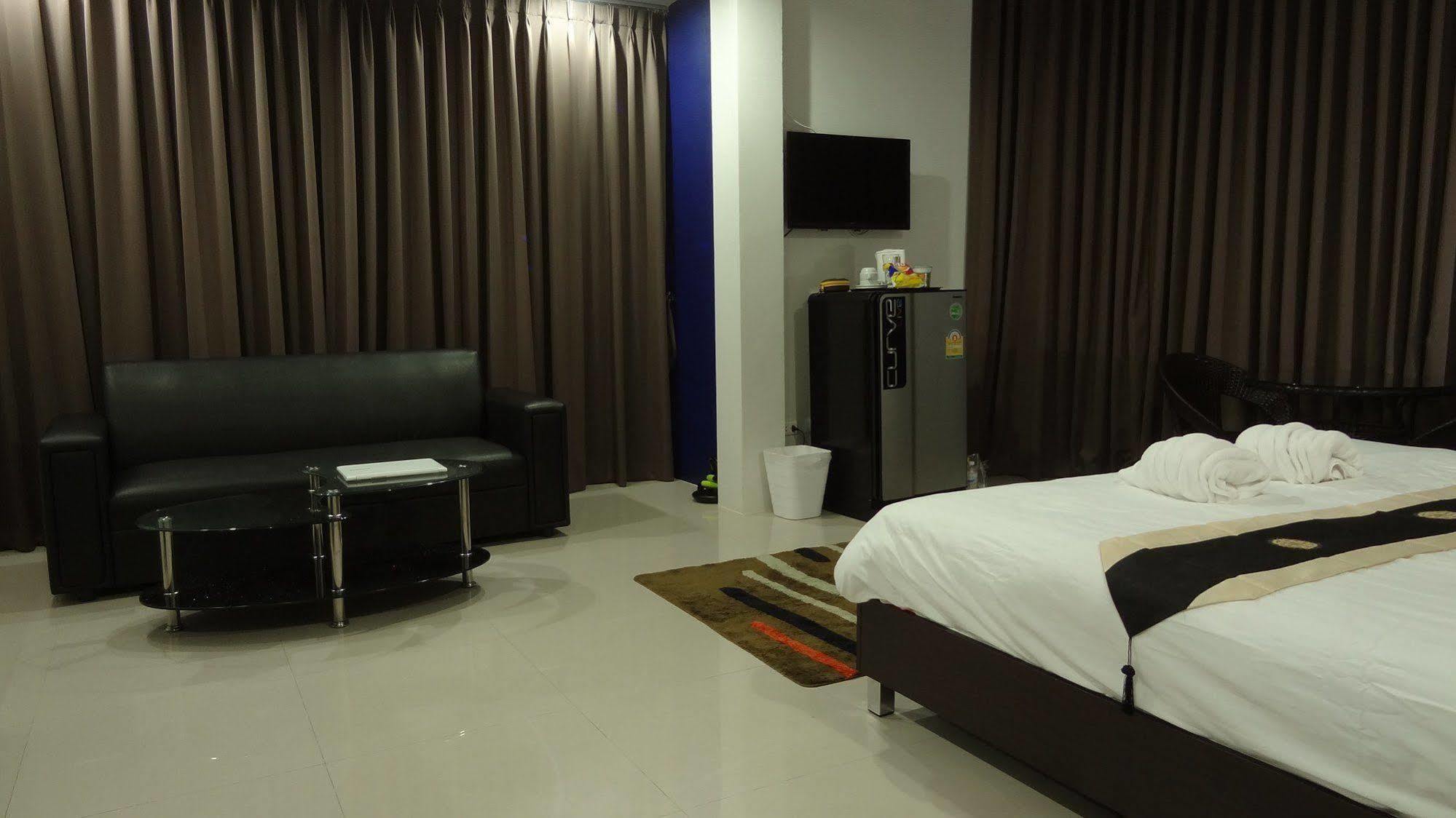 But Different Phuket Boutique Hotel Nai Harn 외부 사진