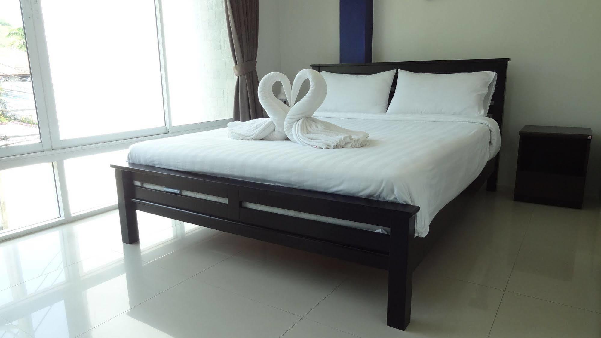 But Different Phuket Boutique Hotel Nai Harn 외부 사진