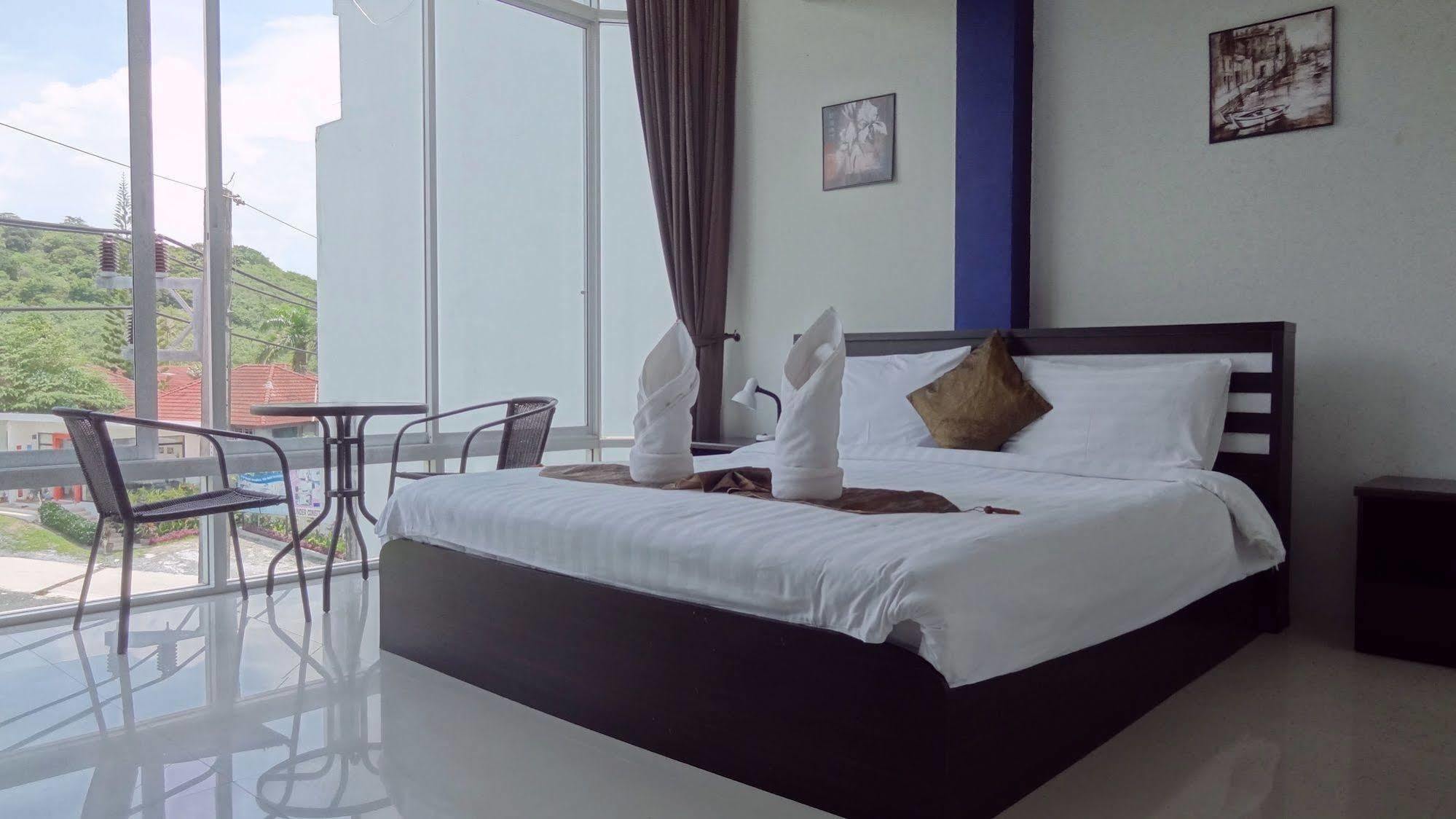 But Different Phuket Boutique Hotel Nai Harn 외부 사진