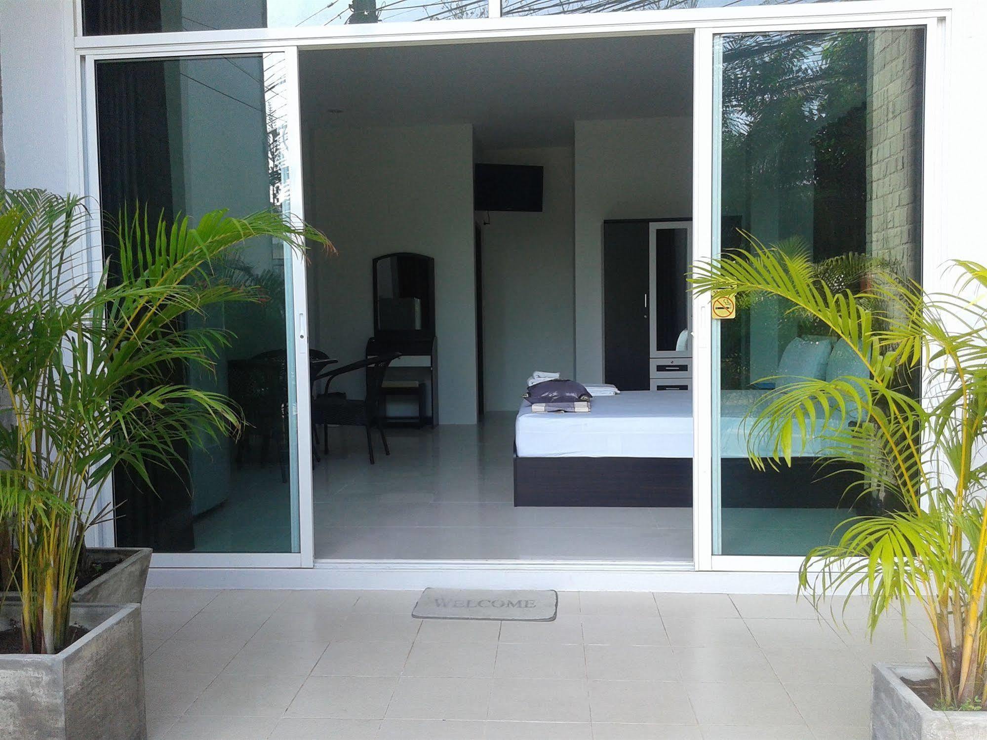 But Different Phuket Boutique Hotel Nai Harn 외부 사진