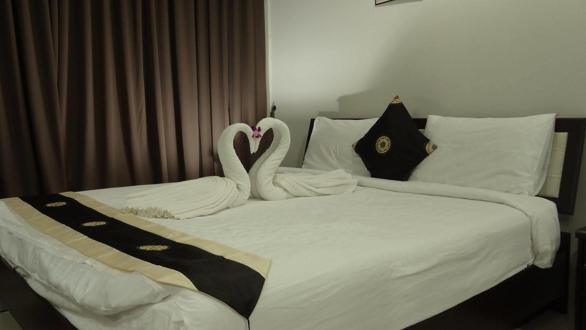 But Different Phuket Boutique Hotel Nai Harn 외부 사진