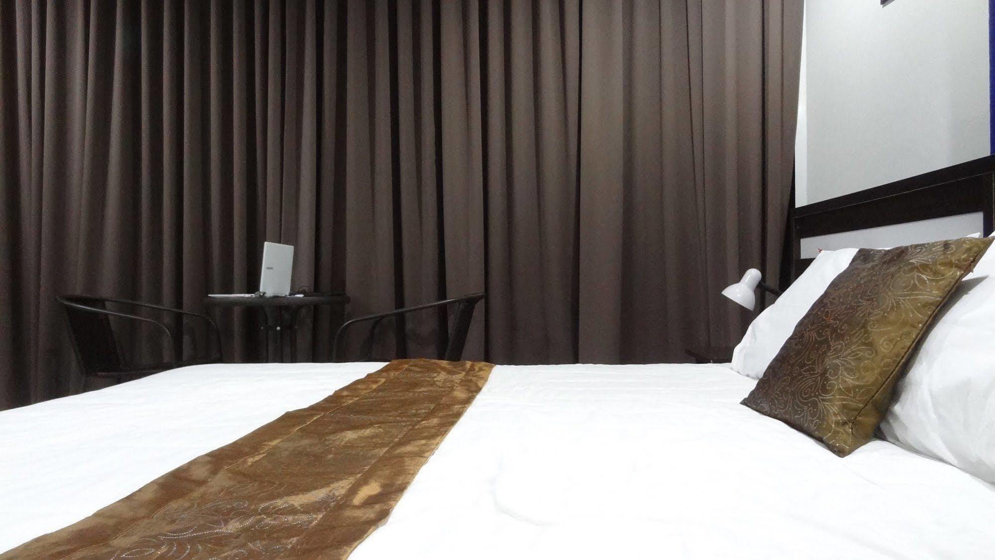 But Different Phuket Boutique Hotel Nai Harn 외부 사진