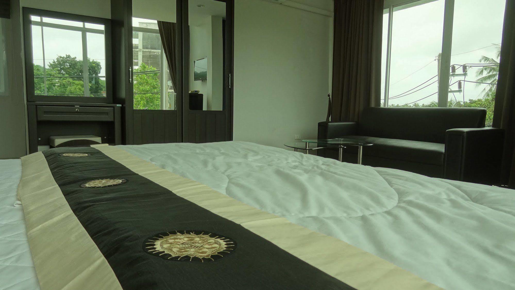 But Different Phuket Boutique Hotel Nai Harn 외부 사진